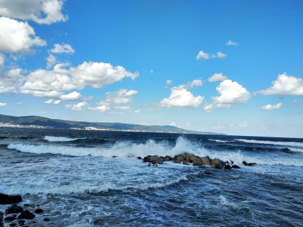 Caption: A photo of stormy sea, Black Sea, Bulgaria (Local Guide @PoliMC)