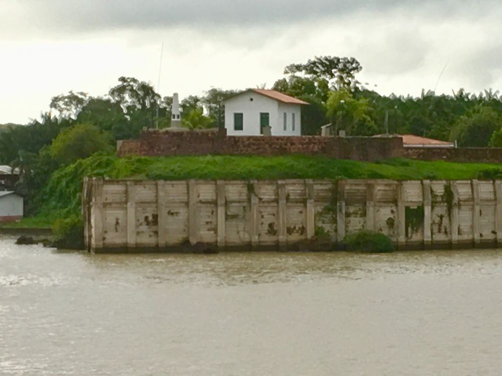 Primeiro Forte da Amazonia - construído pelos Portugues para Defende a Amazonia. tem quatro canhões portugueses