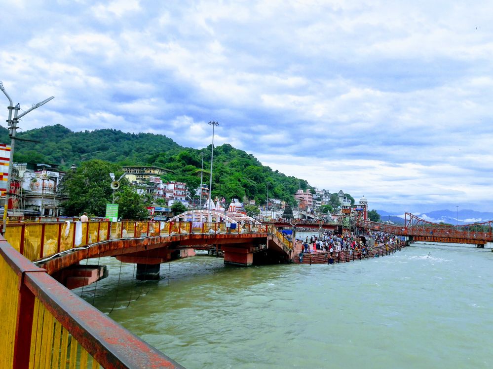 Caption: A foot over Iron bridge on Ganga river in Haridwar