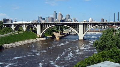 800px-Cedar_Avenue_Bridge_Minneapolis