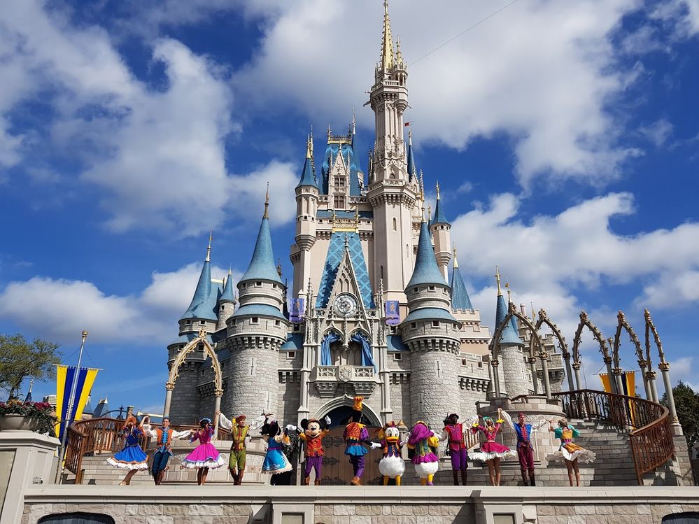 Caption: A photo of Cinderella’s Castle and Disney characters performing in front of it at Walt Disney World in Orlando, Florida. (Local Guide Sebastian Cerrotti)
