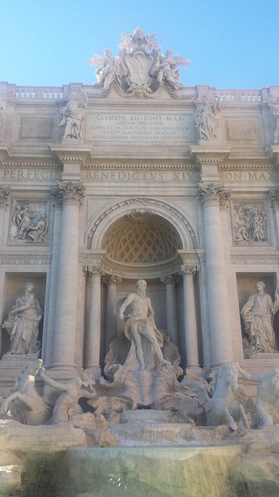 Caption: A photo of the Trevi Fountain in Rome, Italy (Local Guide @MoniDi)