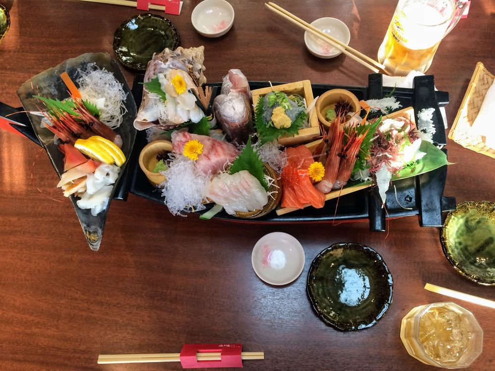 Caption: A photo of sushi set. (Local Guide @Ivi_Ge)