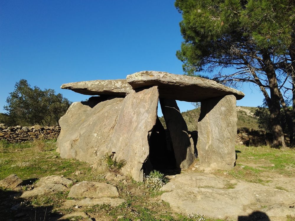 El dolmen de la Creu d'en Cobertella