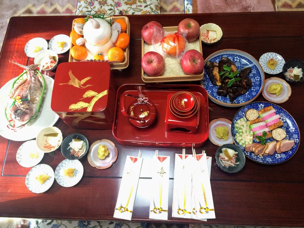 Caption: A photo of Japanese traditional New Year Eve's dinner - Osechi ryori. (Local Guide @Ivi_Ge)