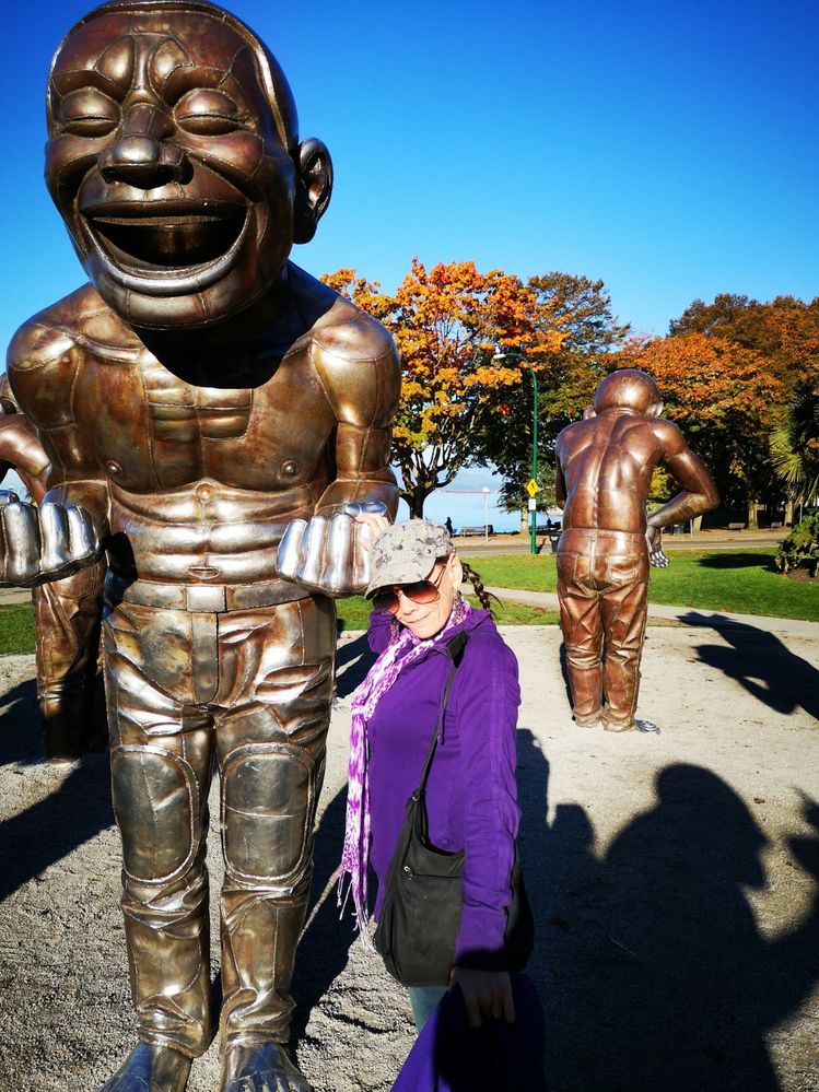 I love these big bronze statues