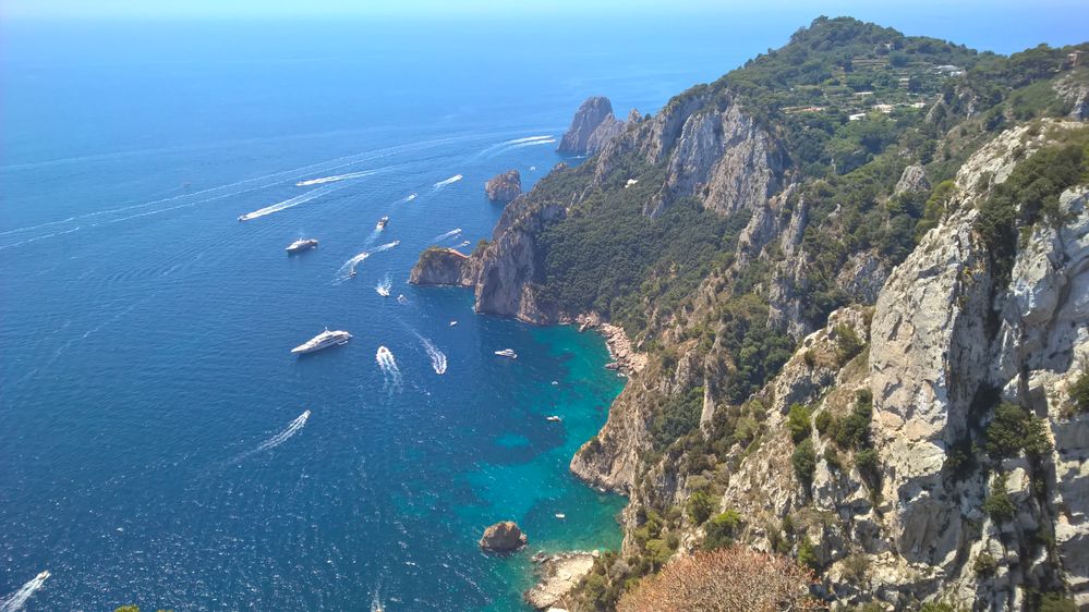 Caption: An aerial view of Capri (Local Guide Uwe Modest)