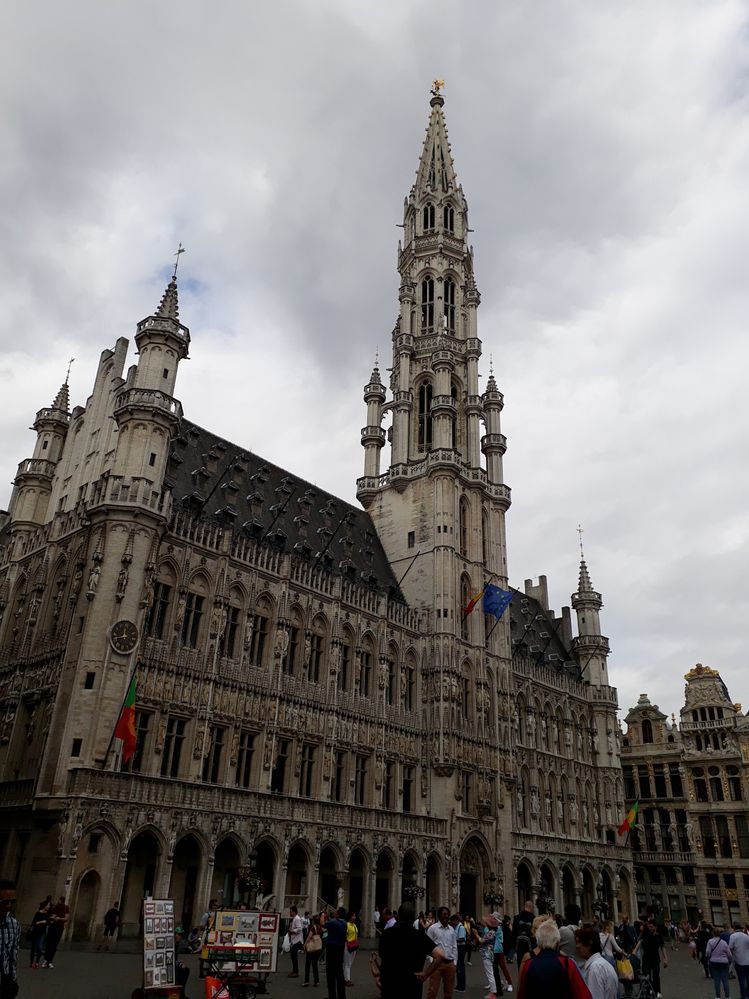 Caption: A photo of  the Town Hall in Brussels (Local Guide @MoniDi)