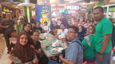 Salah satu foto bersama saat banyak peserta yang berkumpul. Credit: Radja Sitanggang