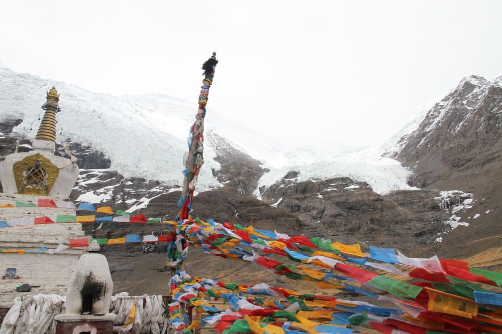 Caption: A photo of a glacier and a temple in Tibet somewhere between Lhasa and Shigatse. (Local Guide @TsekoV)