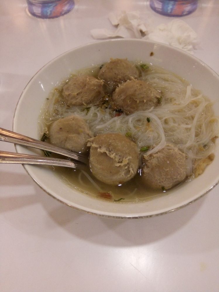 Meatballs with a blend of clear soup, it is very suitable to be served in winter.