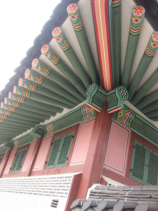 Caption: A picture of traditional Korean roof (Local Guide @LilyanaZ)