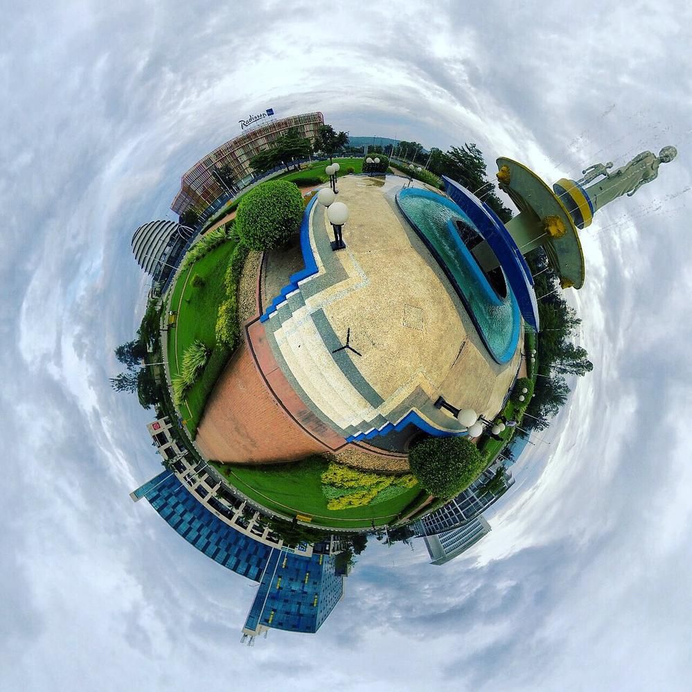 Caption: A 360° photo taken at a popular spot in Tegali, the capital city of Rwanda, on a cloudy day. (Local Guide @karatrick)