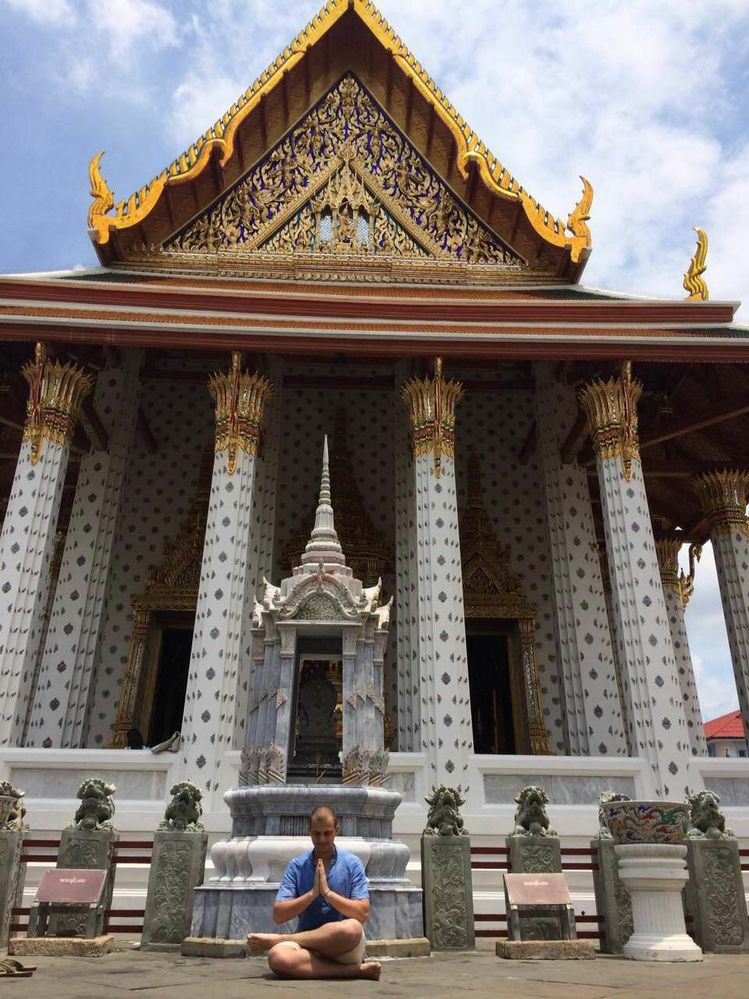 Caption: A photo of a Thailand temple in Bangkok - Wat Arun. (Local Guide @TsekoV)