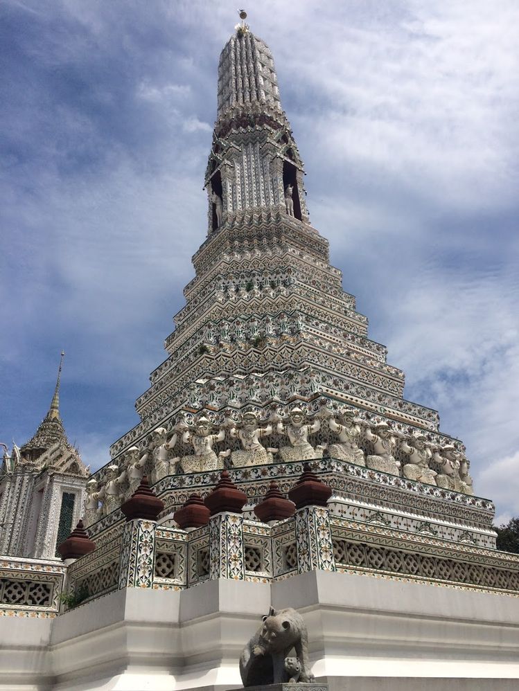 Caption: A photo of the Wat Arun temple in Bangkok. (Local Guide @TsekoV)
