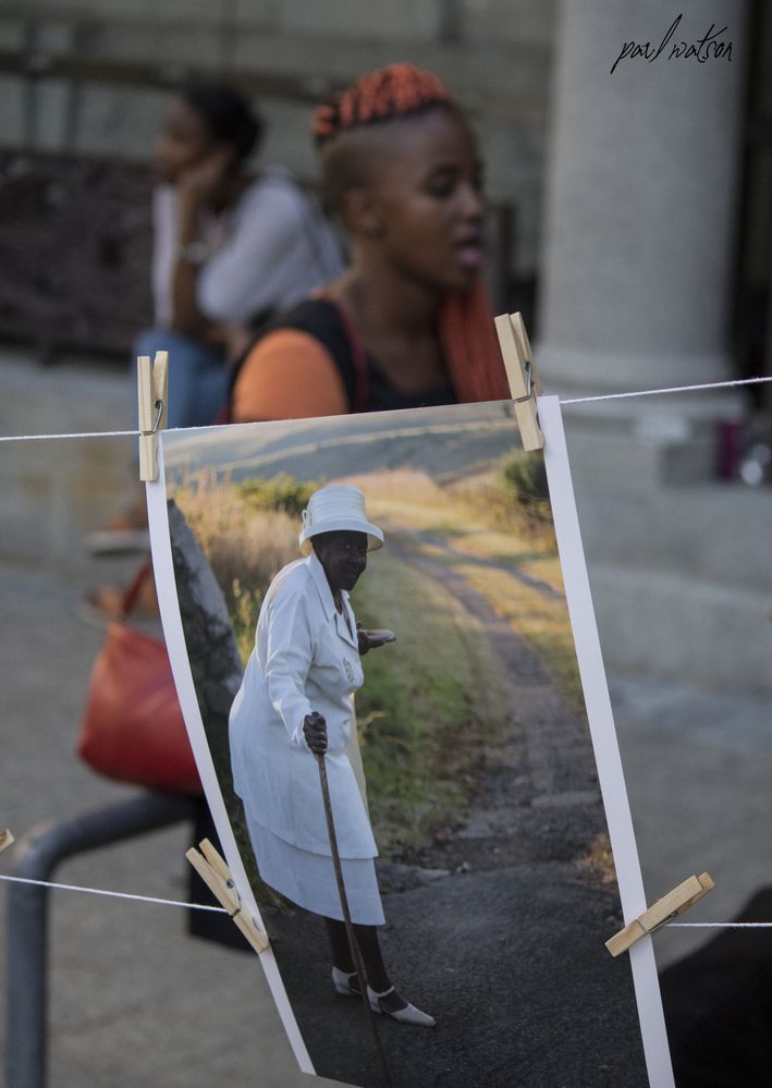 A local photographer was displaying some of her photos in the public square. Scenes like these happen , and i do not even think , i react and shoot.