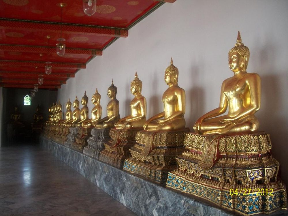 Caption: A photo of Wat Pho in Thailand (Local Guide @Aruni)