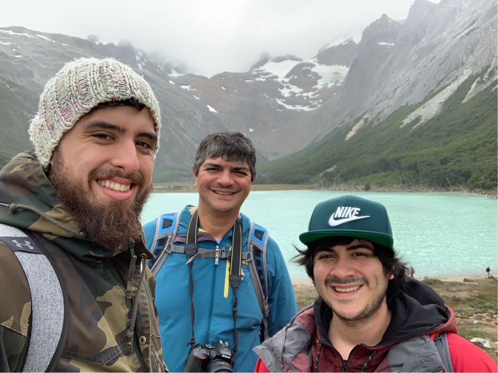 Caption: Los tres senderistas Nico, Farid y Mariano - Laguna Esmeralda - Ushuaia (Local Guides @FaridMonti)
