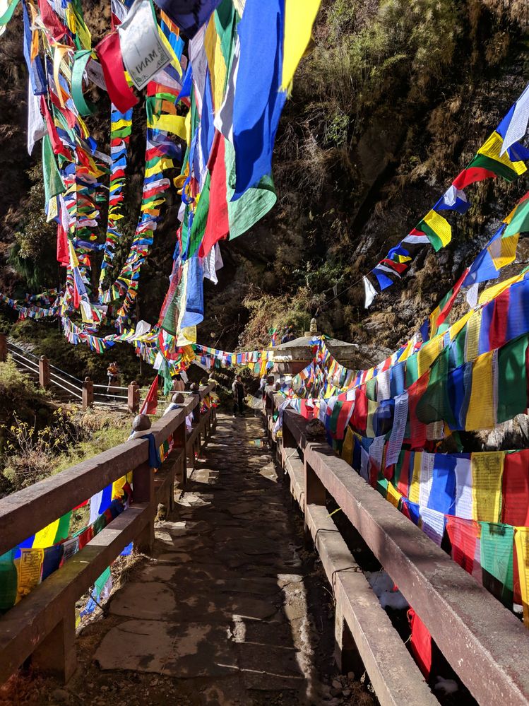 The famous prayer flags on the trek route