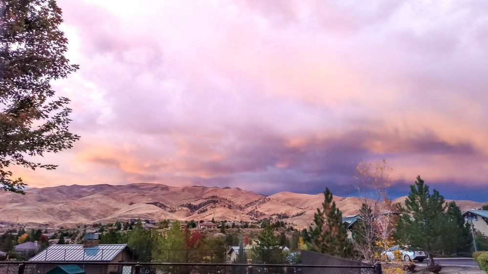 A photo of a sunset across the Sierra mountains in Reno, Nevada. Picture by Local Guide @vvbellur