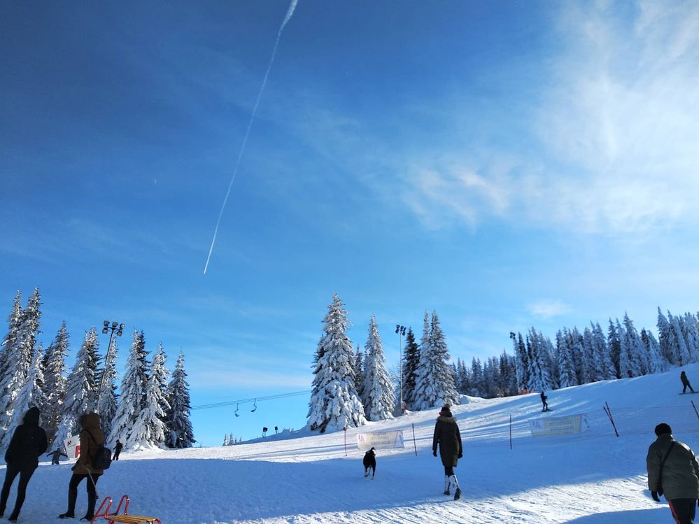 Caption: Vitosha Mountain covered with snow and a few people walking around. (Local Guide @PoliMC)