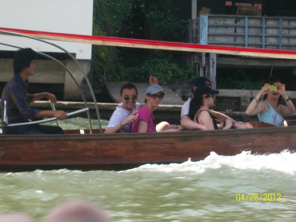 Caption: A photo of floating market  in Thailand (Local Guide @Aruni)