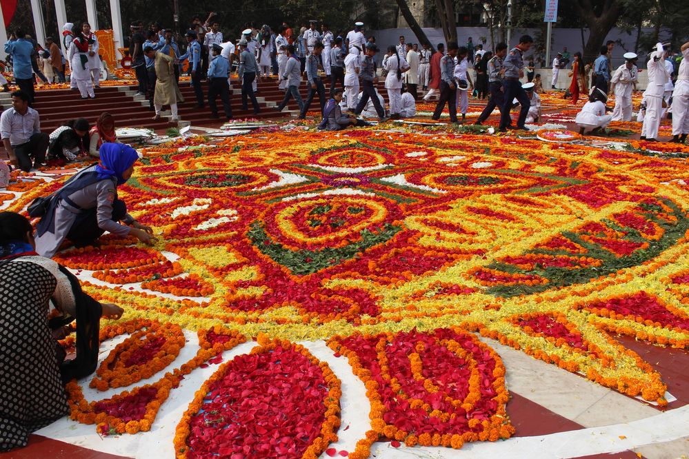 Design by flower in front of Shahid Minar