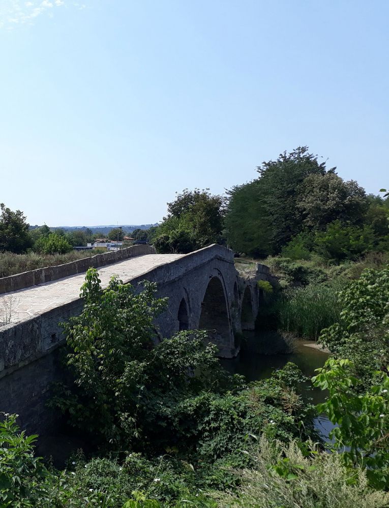 Caption: A photo of an old Roman bridge near Veliko Tarnovo, Bulgaria (Local Guide @MoniDi)