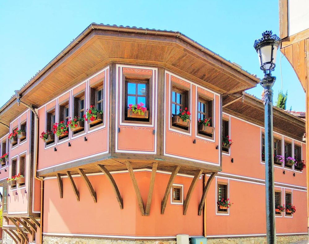 Caption: A photo of a house in Plovdiv, Bulgaria (Local Guide @PoliMC)