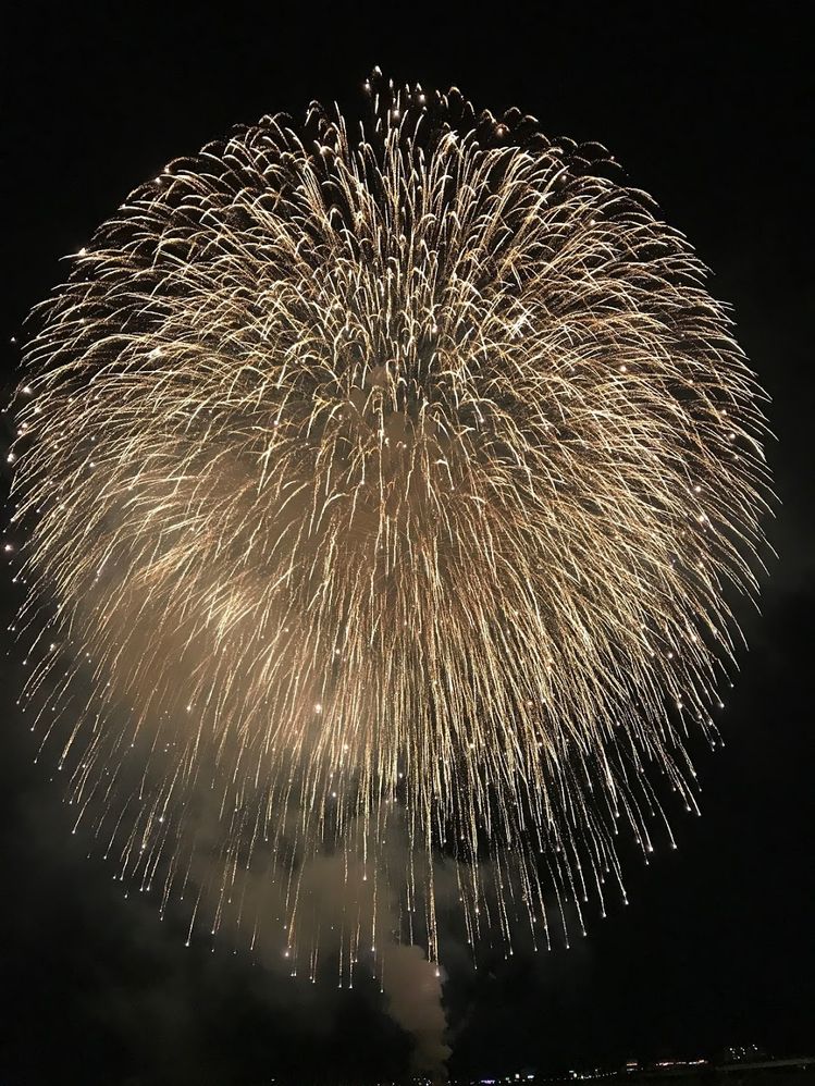 Caption: A photo showing big golden fireworks. (Local Guide @Ivi_Ge)