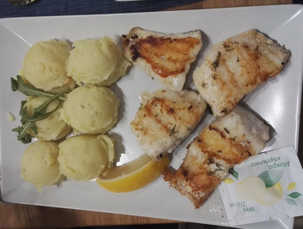 Caption: A photo of mackerel fish meal, a piece of lemon and smashed potatoes. (Local Guide @TsekoV)