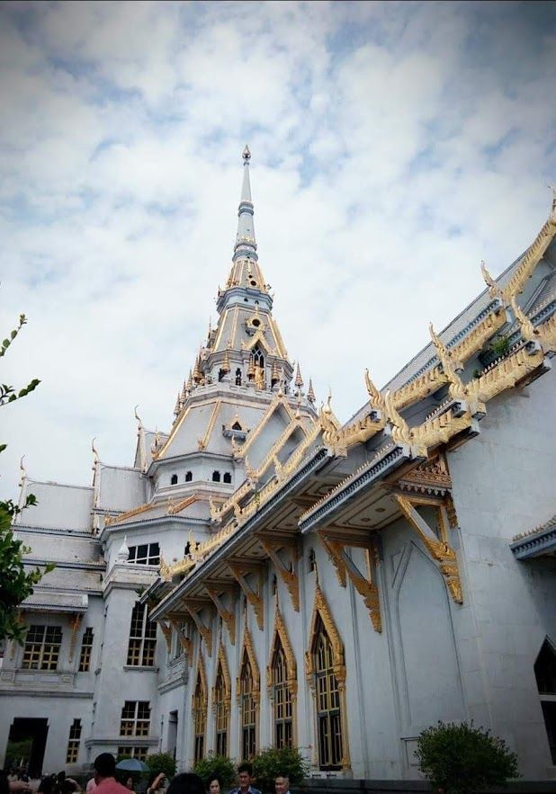 Caption: A photo of Wat Sothon Wararam Wora Viharn in Thailand (Local Guide @Aruni)