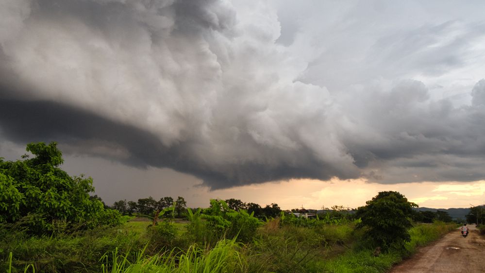 Pah, nothing to see here. Just your average Chiang Rai storm cloud.