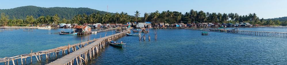 Staying above the water and have some seafood here in Rach Vem fishing village, Phu Quoc island