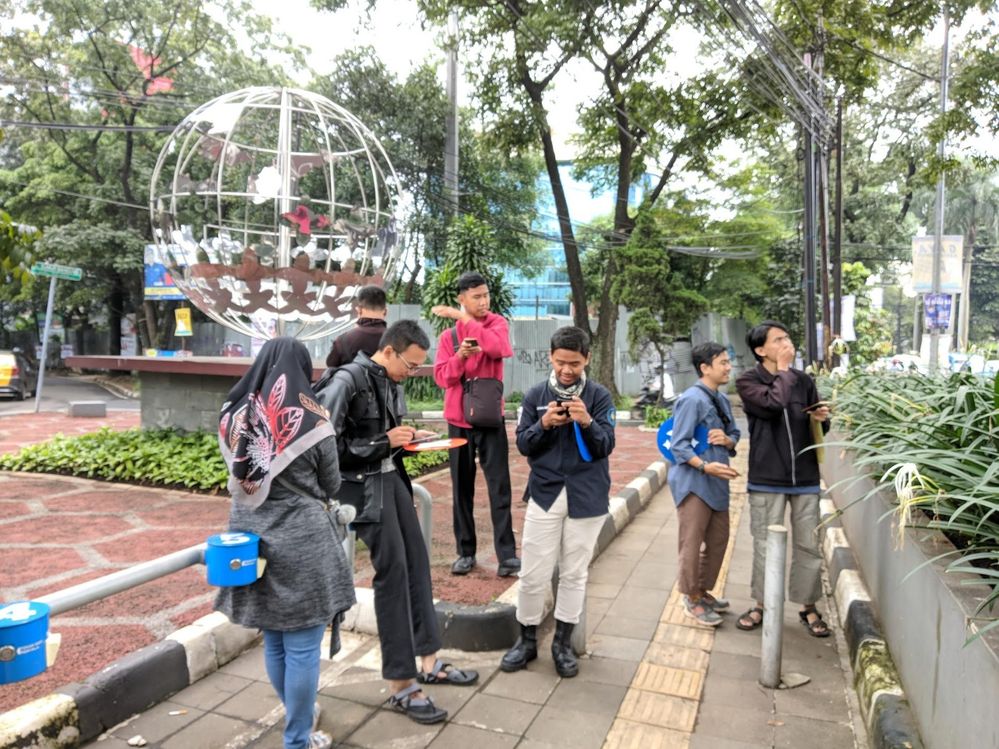 Melakukan cek fakta Aksesibilitas di Simpang Dago