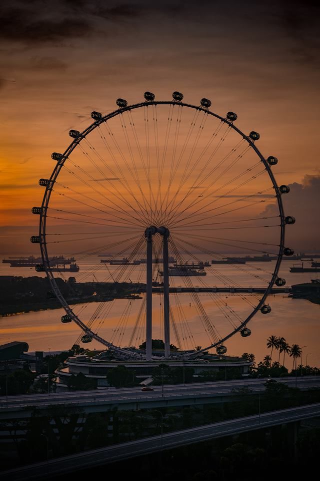 Singapore Flyer in the early morning
