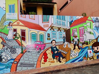 El mural también exhibe al faro de Guayaquil, guayaquileña, Numa Pompilio, casas coloniales y carro de antaño.