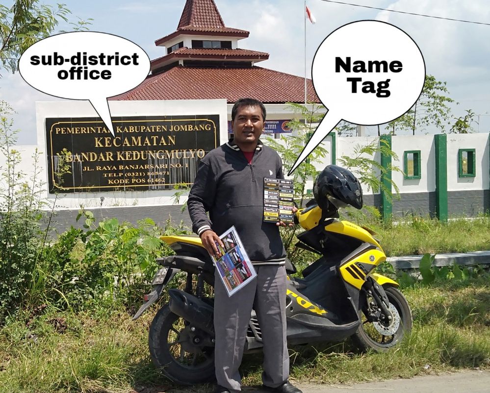 Caption: A picture of selling name tag to office (Local Guide @Miftahul_Ulum23)
