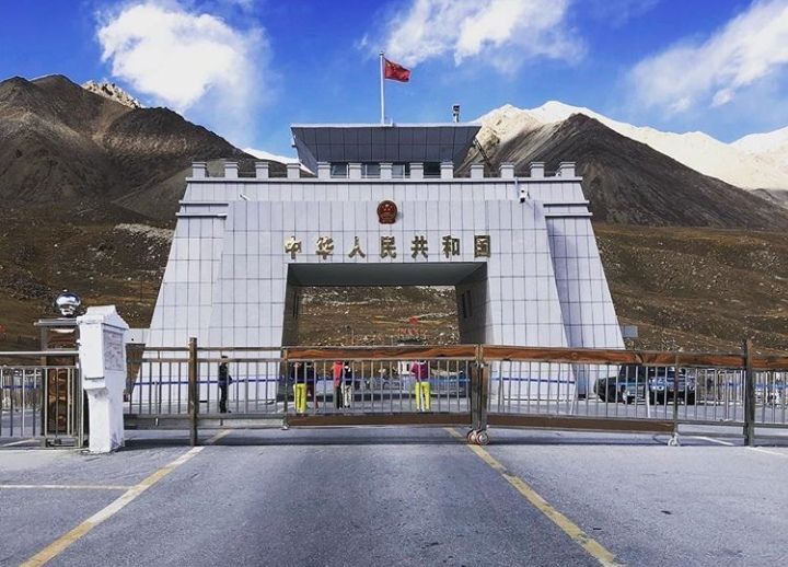 A Chinese flag flutters on the gate like building at Khunjerab Pass.