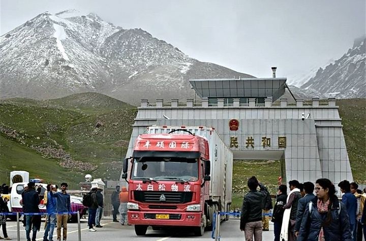 Chinese truck entering Pakistan through corridor.