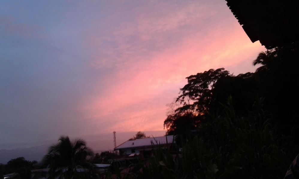 Atardecer en Caribe de Costa Rica para un 08 de Abril del  año en curso