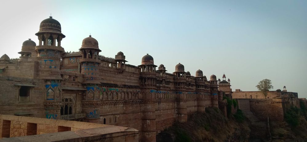A caption of Gwalior fort from front taken by Local guide sahilmsk22080 at Gwalior
