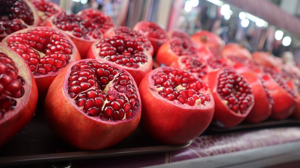 Photo is shown pomegranate , Photo taken from jalan Bunus 6, Kuala Lumpur.
