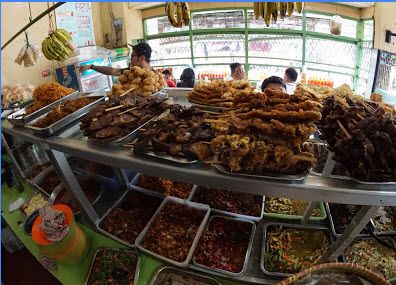 Caption : A photo Types of cuisine served in Warteg Warmo (Local Guide Suryadi Hertanto)