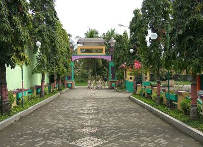 Caption : A photo  Al-Kahfi Somalangu Islamic Boarding School, Kebumen, Central Java (local Guide Abdur Rouf)