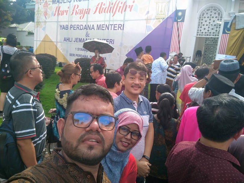 Selfie in font of Main gate of  Sri Perdana Kediaman Rasmi Perdana Menteri. Me, Sumaiya and Stephen waited here for going inside of the main event.