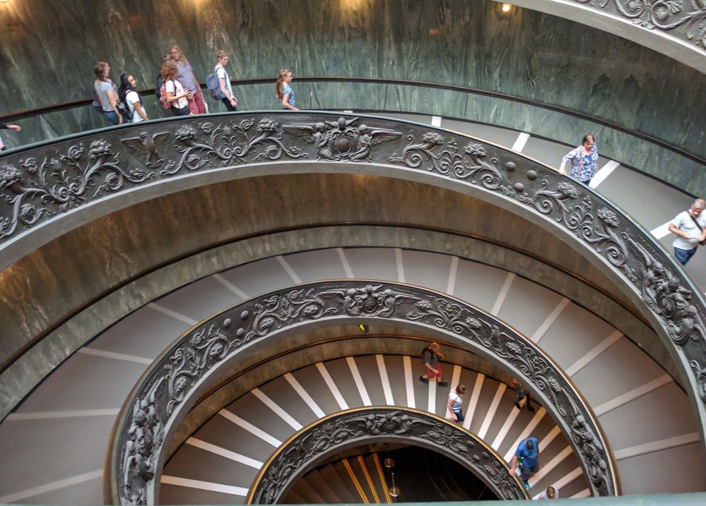 Caption: A photo of the round staircase in the Vatican Museum, Vatican City (Local Guide @MoniDi)