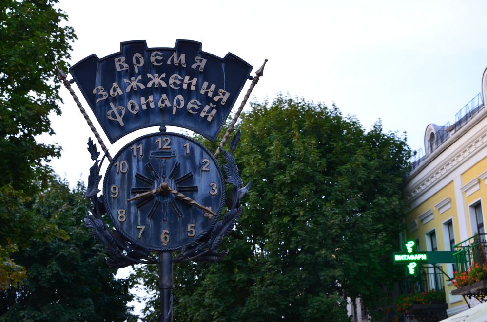 There is a clock showing the Lantern Light Time at the beginning of the pedestrian Sovetskaya Street