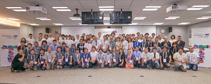 Caption: A photo of all Connect Live Tokyo attendees posing for the camera.