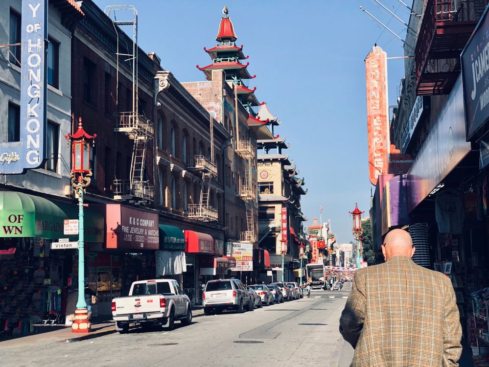 Grant Avenue is one of San Francisco's oldest streets. Chinatown offers tons to do, with numerous souvenir shops and restaurants.